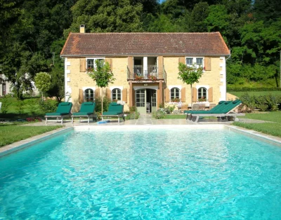 maison au  bord de la rivière avec piscine d’eau salée chauffée